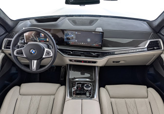 Подержанный автомобиль BMW X7 2025 года (14 фото)