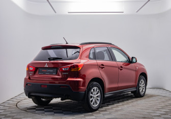 Подержанный автомобиль Mitsubishi ASX 2011 года (5 фото)