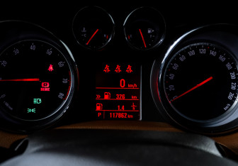 Подержанный автомобиль Opel Mokka 2012 года (11 фото)