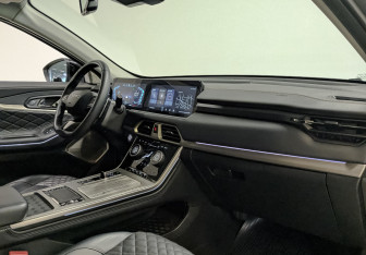 Подержанный автомобиль Exeed TXL 2023 года (13 фото)