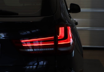 Подержанный автомобиль BMW X5 2017 года (28 фото)