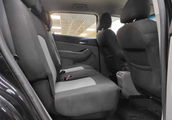 Подержанный автомобиль Chevrolet Orlando 2014 года (12 фото)