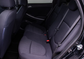 Подержанный автомобиль Hyundai Solaris Sedan 2012 года (11 фото)