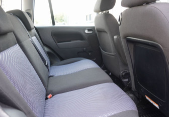 Подержанный автомобиль Ford Fusion 2008 года (9 фото)