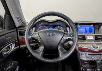 Подержанный автомобиль Infiniti M Sedan 2013 года (22 фото)