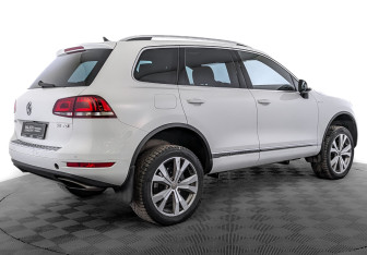 Подержанный автомобиль Volkswagen Touareg 2014 года (5 фото)