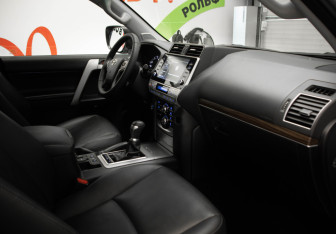 Подержанный автомобиль Toyota Land Cruiser Prado 2021 года (30 фото)