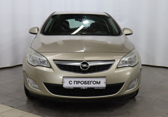 Подержанный автомобиль Opel Astra Hatchback 2011 года (2 фото)