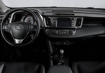 Подержанный автомобиль Toyota RAV4 2014 года (12 фото)