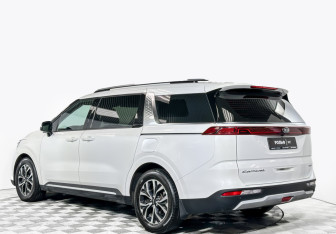 Подержанный автомобиль Kia Carnival 2021 года (7 фото)