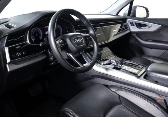 Подержанный автомобиль Audi Q7 2019 года (18 фото)