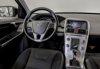 Подержанный автомобиль Volvo XC60 2017 года (29 фото)