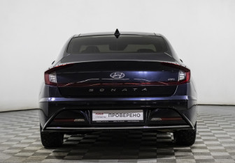 Подержанный автомобиль Hyundai Sonata 2021 года (6 фото)