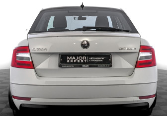 Подержанный автомобиль Skoda Octavia Liftback 2019 года (6 фото)