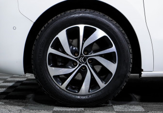 Подержанный автомобиль Citroen SpaceTourer 2018 года (15 фото)