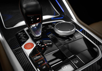 Подержанный автомобиль BMW X5 M 2022 года (18 фото)