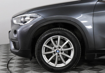 Подержанный автомобиль BMW X1 2018 года (8 фото)