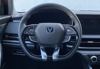 Подержанный автомобиль Changan CS95 2023 года (13 фото)