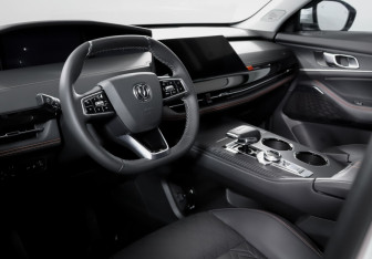 Подержанный автомобиль Changan UNI-K 2023 года (14 фото)