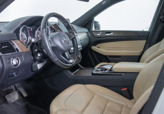 Подержанный автомобиль Mercedes-Benz GLE 2015 года (10 фото)