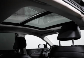 Подержанный автомобиль Hongqi H5 2023 года (18 фото)