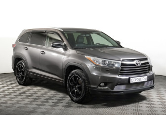 Подержанный автомобиль Toyota Highlander 2014 года (3 фото)
