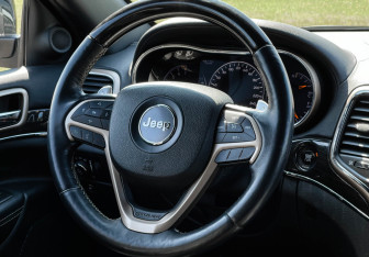 Подержанный автомобиль Jeep Grand Cherokee 2014 года (18 фото)