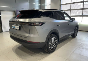 Подержанный автомобиль Omoda C7 2025 года (4 фото)