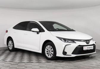 Подержанный автомобиль Toyota Corolla Sedan 2020 года (3 фото)