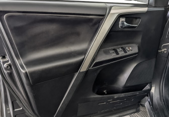 Подержанный автомобиль Toyota RAV4 2014 года (19 фото)