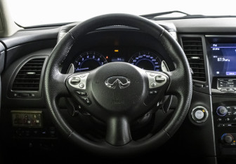Подержанный автомобиль Infiniti FX 2013 года (12 фото)