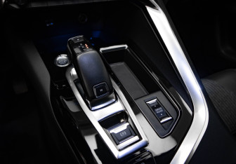 Подержанный автомобиль Peugeot 3008 2021 года (18 фото)