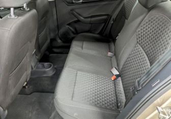 Подержанный автомобиль Skoda Rapid Liftback 2018 года (14 фото)