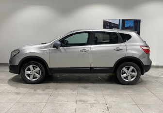 Подержанный автомобиль Nissan Qashqai 2012 года (8 фото)