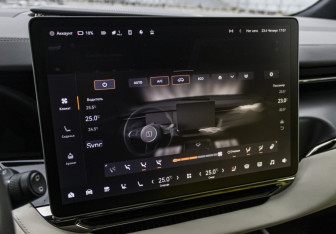 Подержанный автомобиль Zeekr 009 2023 года (26 фото)