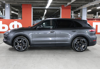Подержанный автомобиль Porsche Cayenne 2019 года (8 фото)