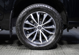 Подержанный автомобиль Toyota Land Cruiser Prado 2023 года (26 фото)