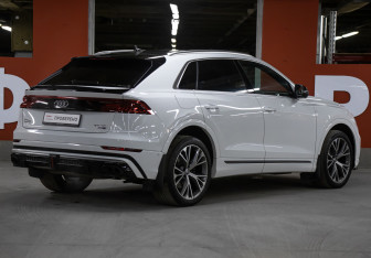 Подержанный автомобиль Audi Q8 2020 года (5 фото)