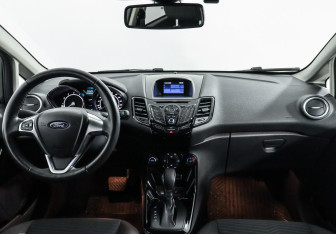 Подержанный автомобиль Ford Fiesta Hatchback 2018 года (8 фото)