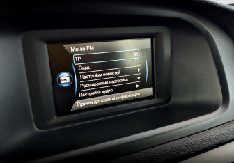 Подержанный автомобиль Volvo V40 Cross Country 2013 года (25 фото)