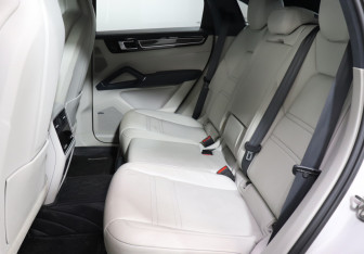 Подержанный автомобиль Porsche Cayenne 2019 года (10 фото)