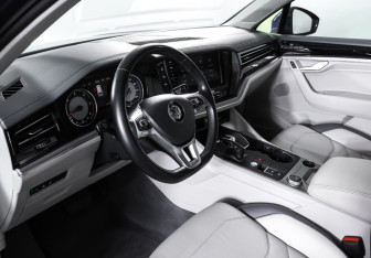 Подержанный автомобиль Volkswagen Touareg 2018 года (15 фото)