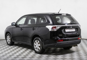 Подержанный автомобиль Mitsubishi Outlander 2012 года (7 фото)