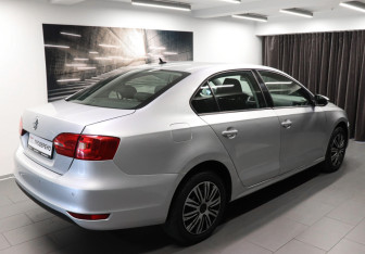 Подержанный автомобиль Volkswagen Jetta Sedan 2012 года (4 фото)