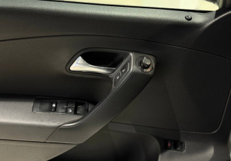 Подержанный автомобиль Volkswagen Polo Sedan 2015 года (9 фото)