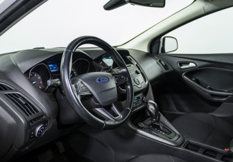 Подержанный автомобиль Ford Focus Wagon 2012 года (10 фото)