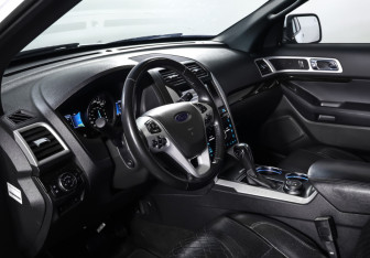 Подержанный автомобиль Ford Explorer 2013 года (15 фото)