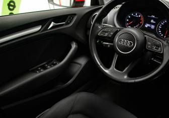 Подержанный автомобиль Audi A3 Sedan 2017 года (15 фото)