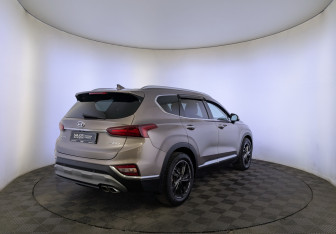 Подержанный автомобиль Hyundai Santa Fe 2018 года (5 фото)