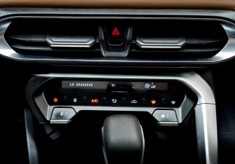 Подержанный автомобиль Kaiyi E5 2024 года (16 фото)